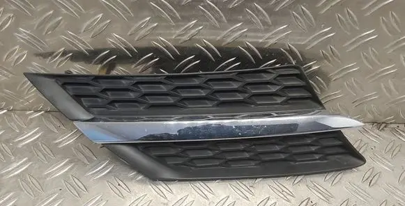 Toyota RAV 4 (XA40) Front bumper lower grill 5310542010 5310542020