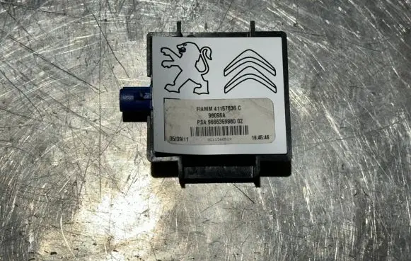 Peugeot 508 Aerial antenna amplifier 9666359980