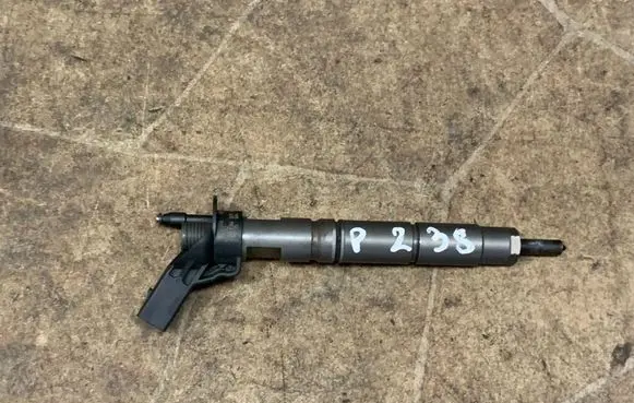 Mercedes-Benz E W212 Fuel injector A6420701387 080202