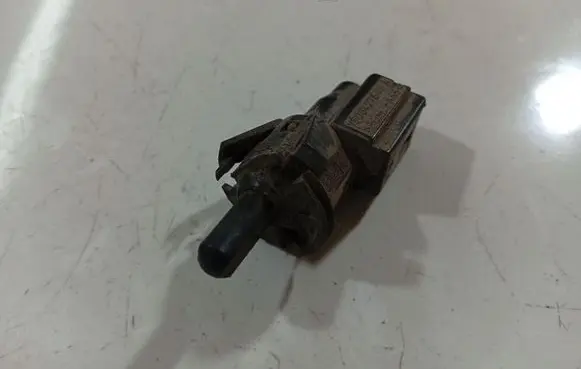 Renault Thalia I Front door sensor 7700427640A
