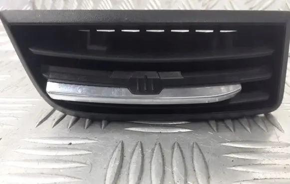 Ford Focus Dashboard air vent grill cover trim 8S4319893A