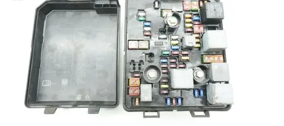 Opel Mokka Fuse box set 95263744