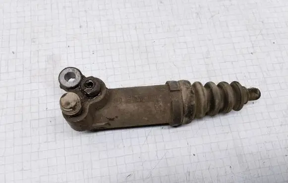 Audi 80 90 B3 Clutch slave cylinder 893721261A
