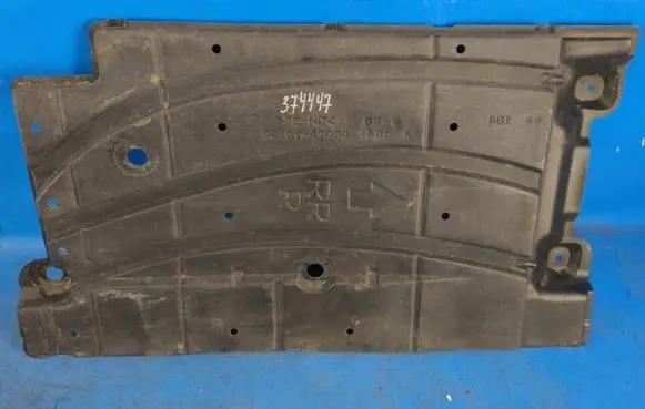 Toyota Prius (XW30) Engine splash shield/under tray 5816747030