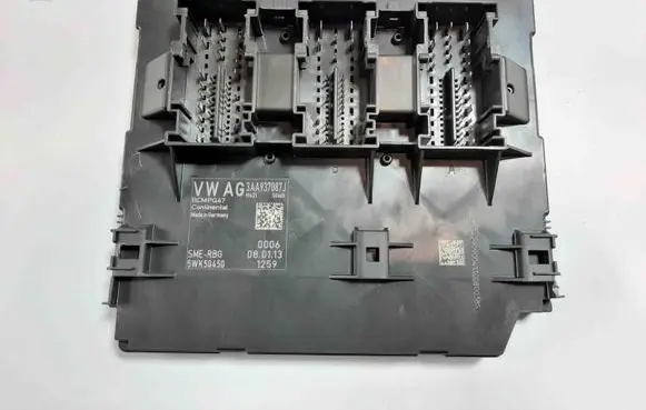 Volkswagen PASSAT CC Central body control module 3AA937087J