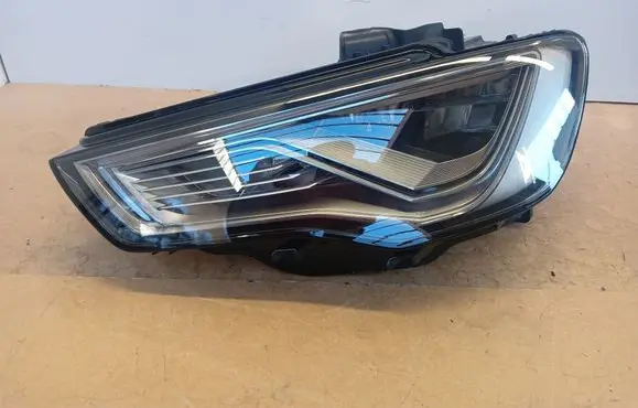 Audi A3 S3 8V Headlight/headlamp 8V0941033