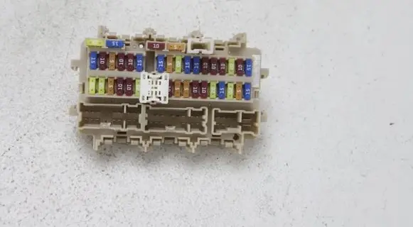 Nissan X-Trail T32 Fuse module 4CL0B C07176L01