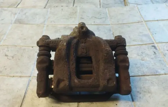 Honda CR-V Rear brake caliper