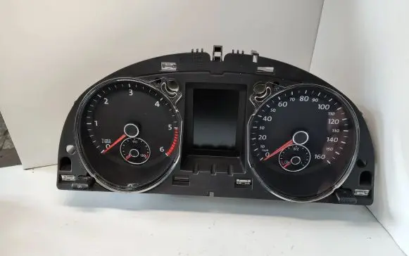 Volkswagen PASSAT B7 Speedometer (instrument cluster) 3AA920970A