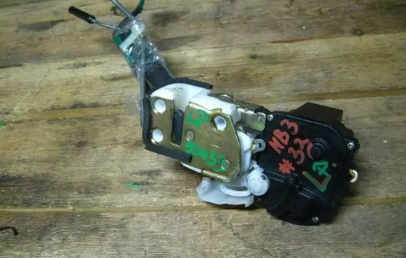 Honda Civic Front door lock
