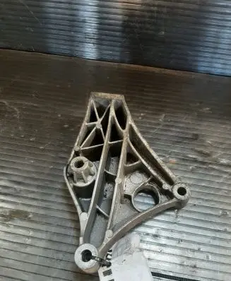 BMW 4 F32 F33 Engine mounting bracket 6788611