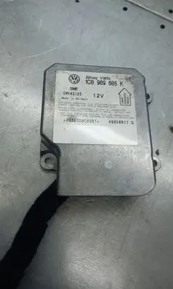 Volkswagen Polo Airbag deployment crash/impact sensor