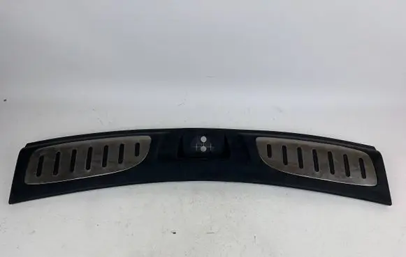 Trunk/boot sill cover protection