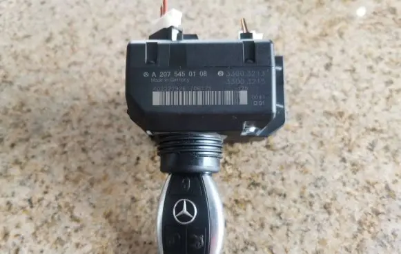 Mercedes-Benz C W204 Engine ECU kit and lock set A2075450108