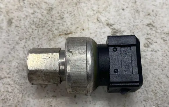 Volvo V70 Air conditioning (A/C) pressure sensor 31292004 83362