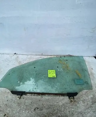 Toyota Avensis T250 Front door window glass four-door 43R00050