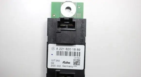 Mercedes-Benz S W221 Aerial antenna amplifier A2218201889
