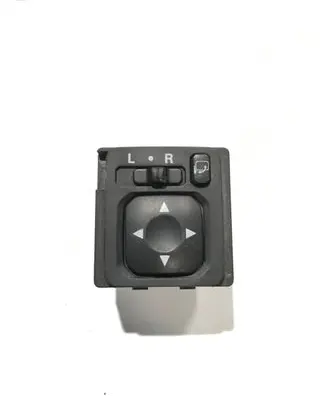 Mitsubishi Pajero Wing mirror switch 183569