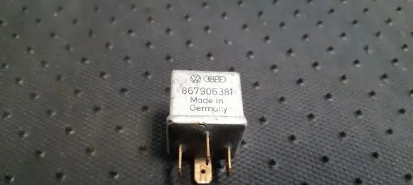 Volkswagen Polo II 86C 2F Other relay 867906381 899696