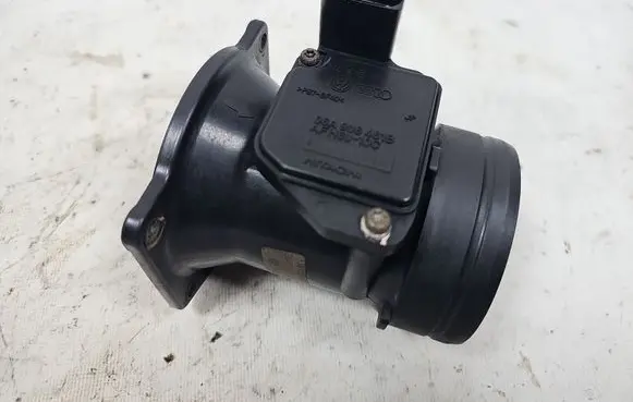 Audi A3 S3 8L Mass air flow meter 06A906461B AFH6010C 1J0129574B