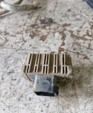 Opel Astra H Glow plug pre-heat relay 55354141 51299018A