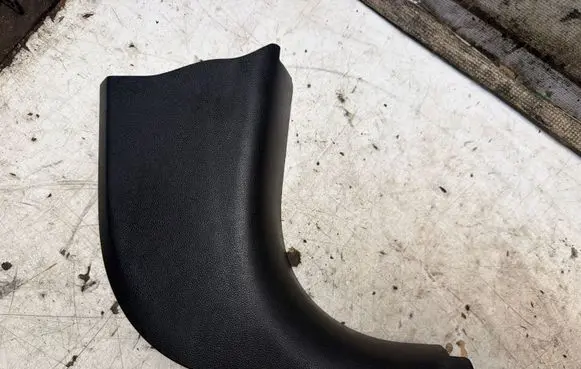 BMW 3 E90 E91 Foot area side trim 7066990