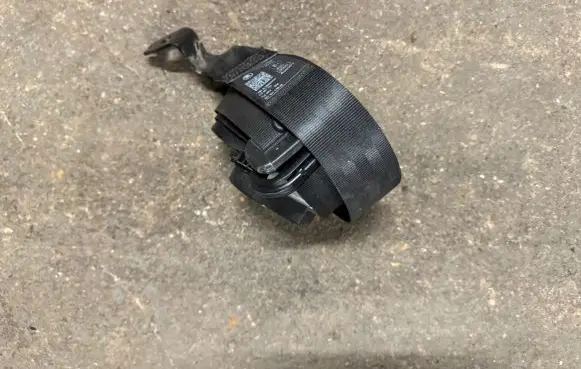 Seat Toledo IV (NH) Front seatbelt 5JA857702