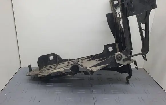 BMW 5 F10 F11 Headlight/headlamp mounting bracket 51647200794 11071510