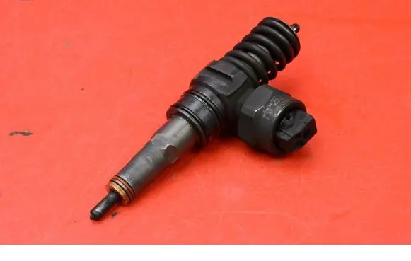 Audi A4 S4 B5 8D Fuel injector 038130073F