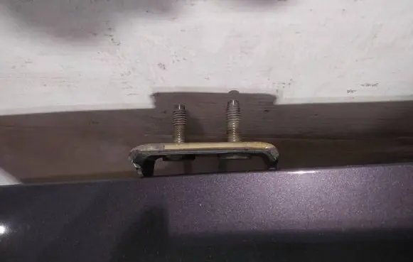 Volvo V50 Tailgate/trunk/boot hinge