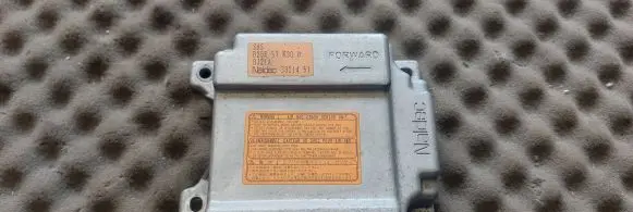 Mazda 323 F Airbag control unit/module B25E57K30B