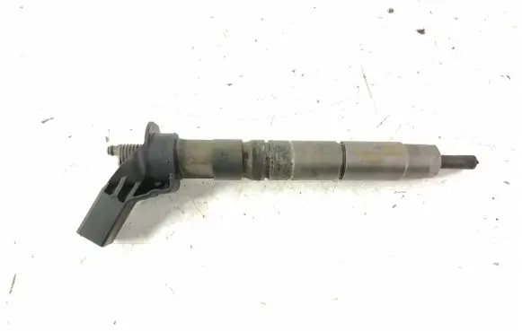 Mercedes-Benz S W221 Fuel injector 6420701187 A6420701187