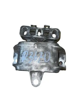 Volkswagen PASSAT B6 Engine mount bracket 199555
