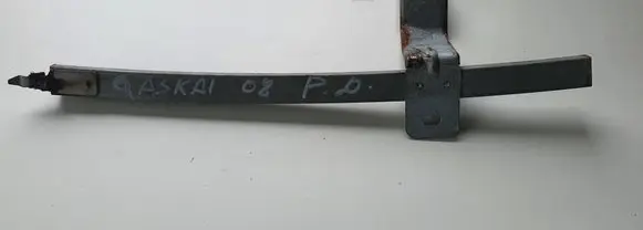 Nissan Qashqai Front door windshield rail 