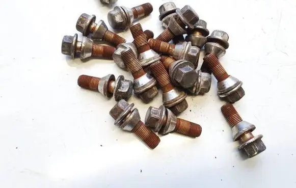 Lexus IS 220D-250-350 Nuts/bolts 