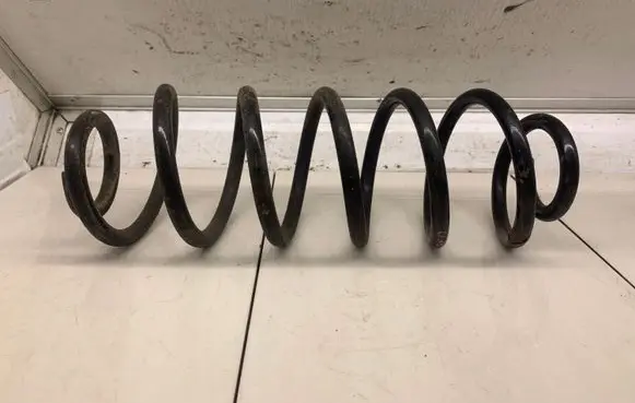 Volkswagen Golf V Rear coil spring