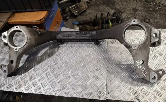 Volkswagen Touareg I Front subframe 7L6199207