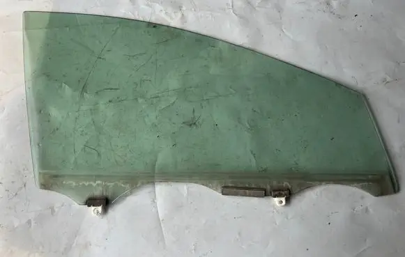 Toyota Prius (NHW20) Front door window glass four-door 