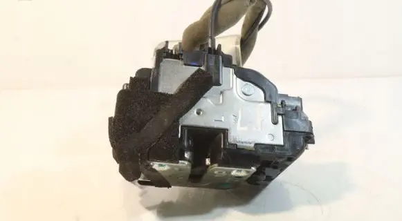Infiniti Q50 Front door lock 1752