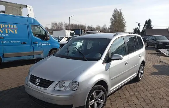 Volkswagen Touran I Front piece kit ZDERZAKMASKATOURAN