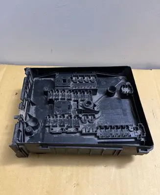 Volkswagen PASSAT B6 Fuse module 1K0937811C 5K0937800D 1K0937821C