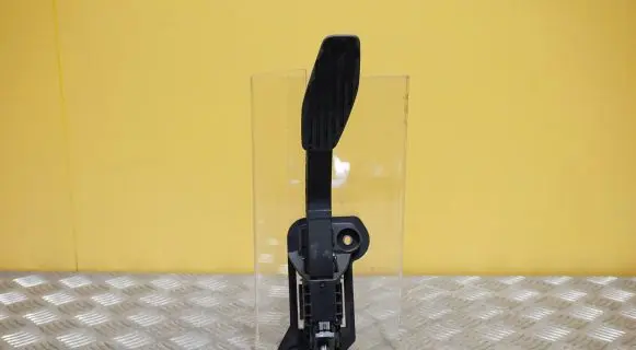 Chevrolet Silverado Accelerator throttle pedal 23363936 816474175 6PV03090251