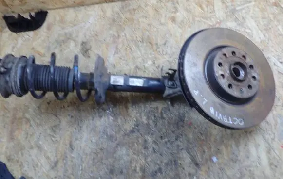 Skoda Octavia Mk3 (5E) Front wheel hub spindle knuckle 5Q0407257C