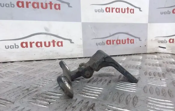 Opel Vectra C Front door lower hinge 269