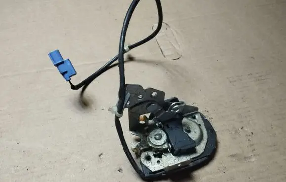 Honda Element Rear door lock