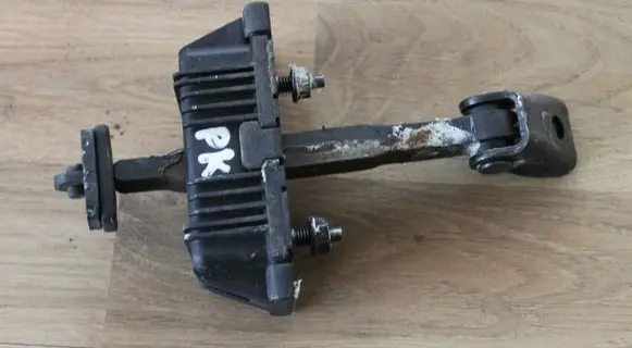 Toyota Avensis T250 Front door check strap stopper