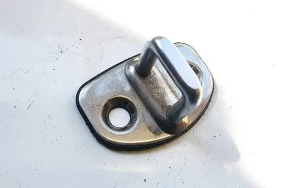 Skoda Octavia Mk2 (1Z) Front door lock loop/hook striker 6Y0837033C