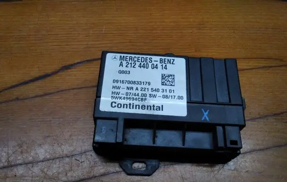 Mercedes-Benz E A207 Fuel injection pump control unit/module A2124400414 0916700833179 5WK49694CBF