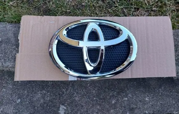 Toyota Land Cruiser (J150) Manufacturer badge logo/emblem