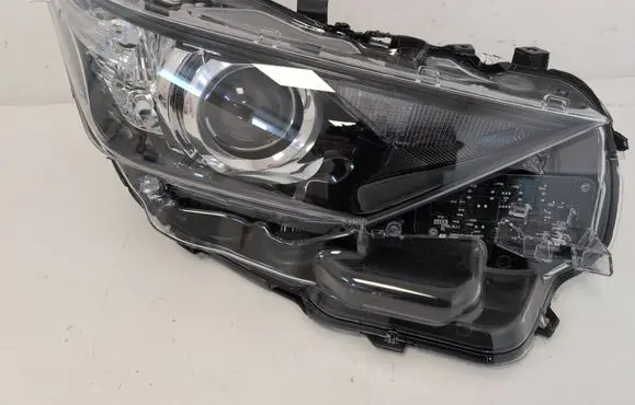 Toyota Auris E180 Headlight/headlamp 8111002K30